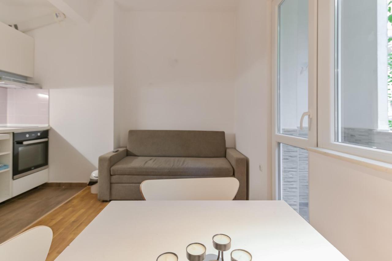 Bright Apartment In The Heart Of The City By Flat Mаnager София Екстериор снимка