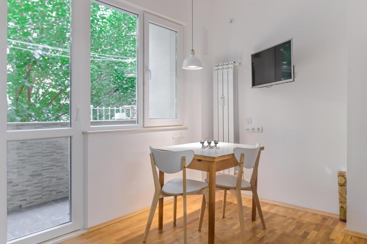 Bright Apartment In The Heart Of The City By Flat Mаnager София Екстериор снимка